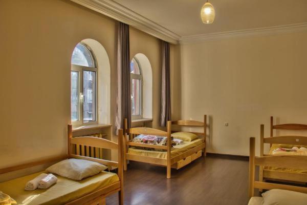 Classy And Cozy Hostel Ереван Экстерьер фото